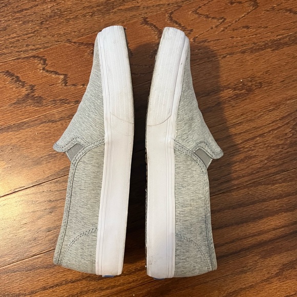 KEDS Women’s 6.5 Grey Slip on Tennis Shoes - Picture 2 of 7